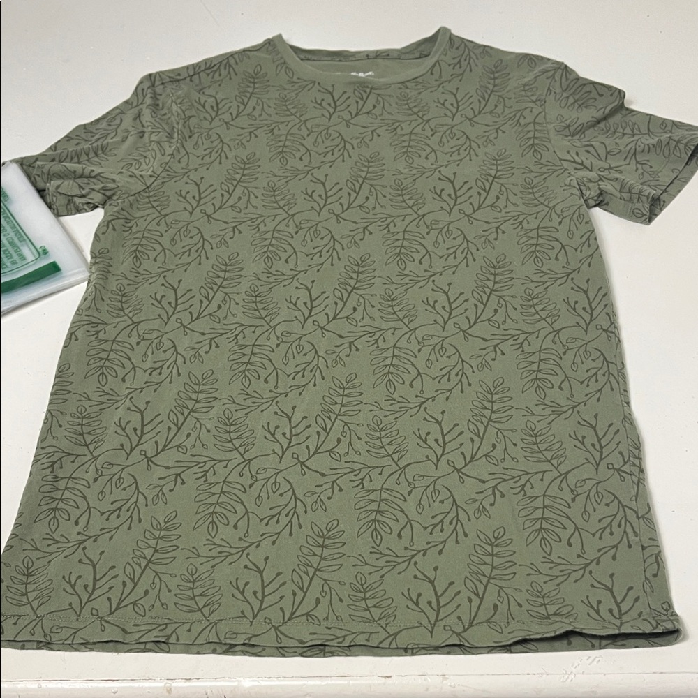 Goodfellow & Co Small Short Sleeve Standard Green Leaf Pattern T Shirt